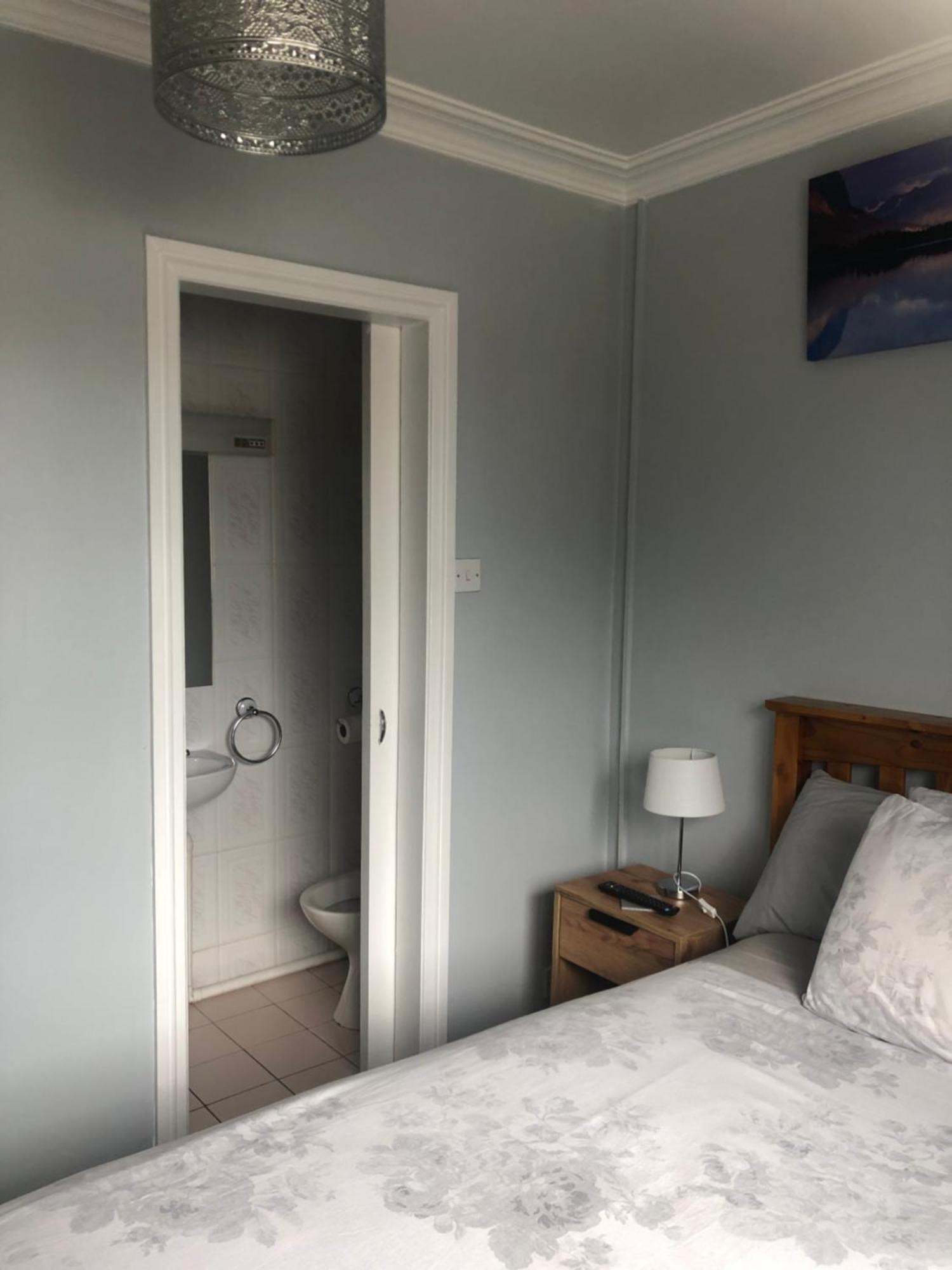 Manorlodge Тралий Екстериор снимка
