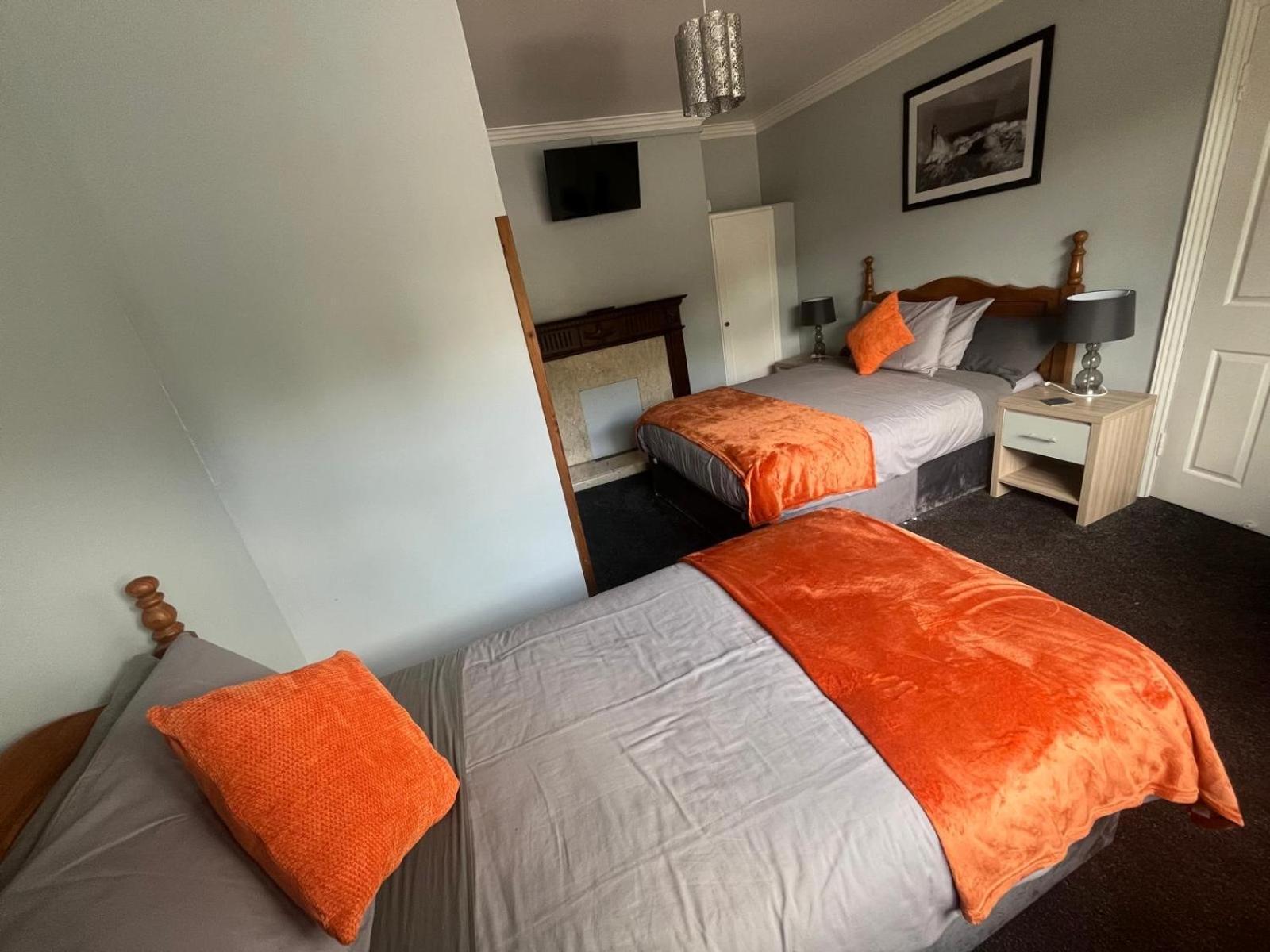 Manorlodge Тралий Екстериор снимка
